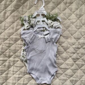 Nicole Miller Set of 3 Baby Girl Ruffled Sleeve Bodysuit Sets floral, 0-3mo, NWT